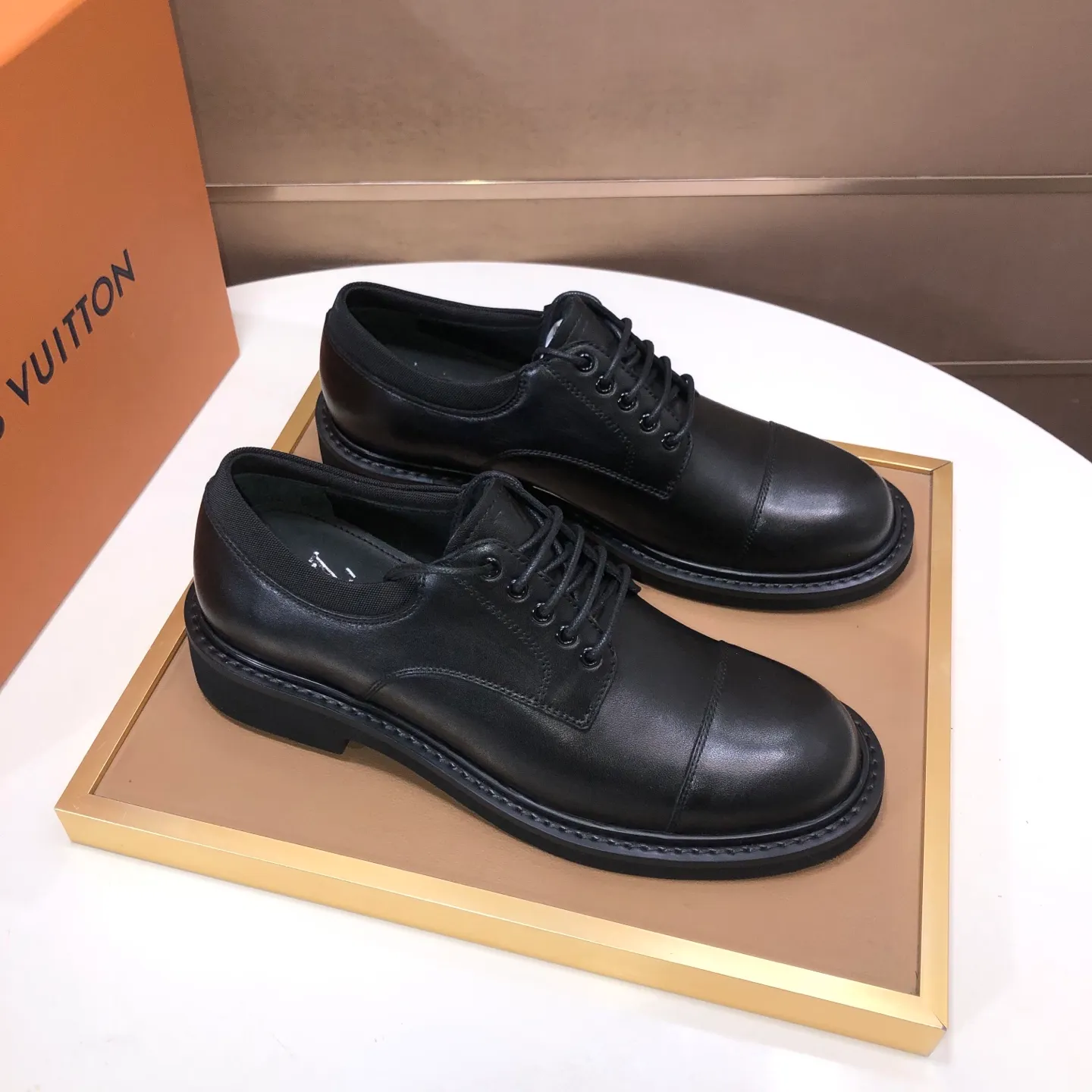 Men's men's shoes 💰660💰[LOUIS VUITTON] (original order) new style 🍀LV Louis Vuitton * - top version of LV classic leather shoes! Made of imported original single cowhide, original leather side strips and wear-resistant rubber outsole! High quality products! Code number 39-44 (38.45 customized)